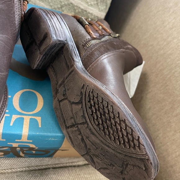 BIG SALE!! New OTBT Brown leather boots sz 6.5 $160 - Picture 6 of 7